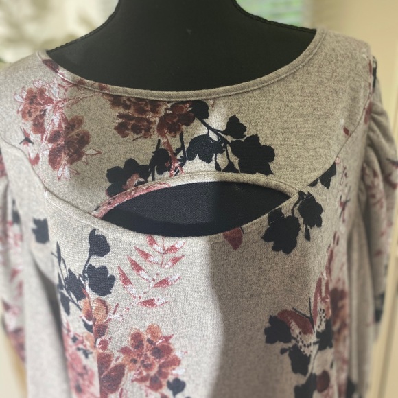 Dress - Picture 2 of 9